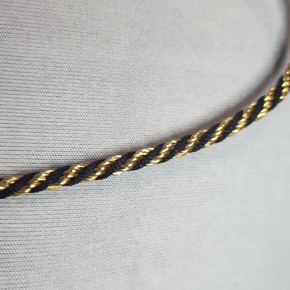 Vintage Trifari - Classic Black and Gold Twisted Rope Necklace - Picture 4 of 9